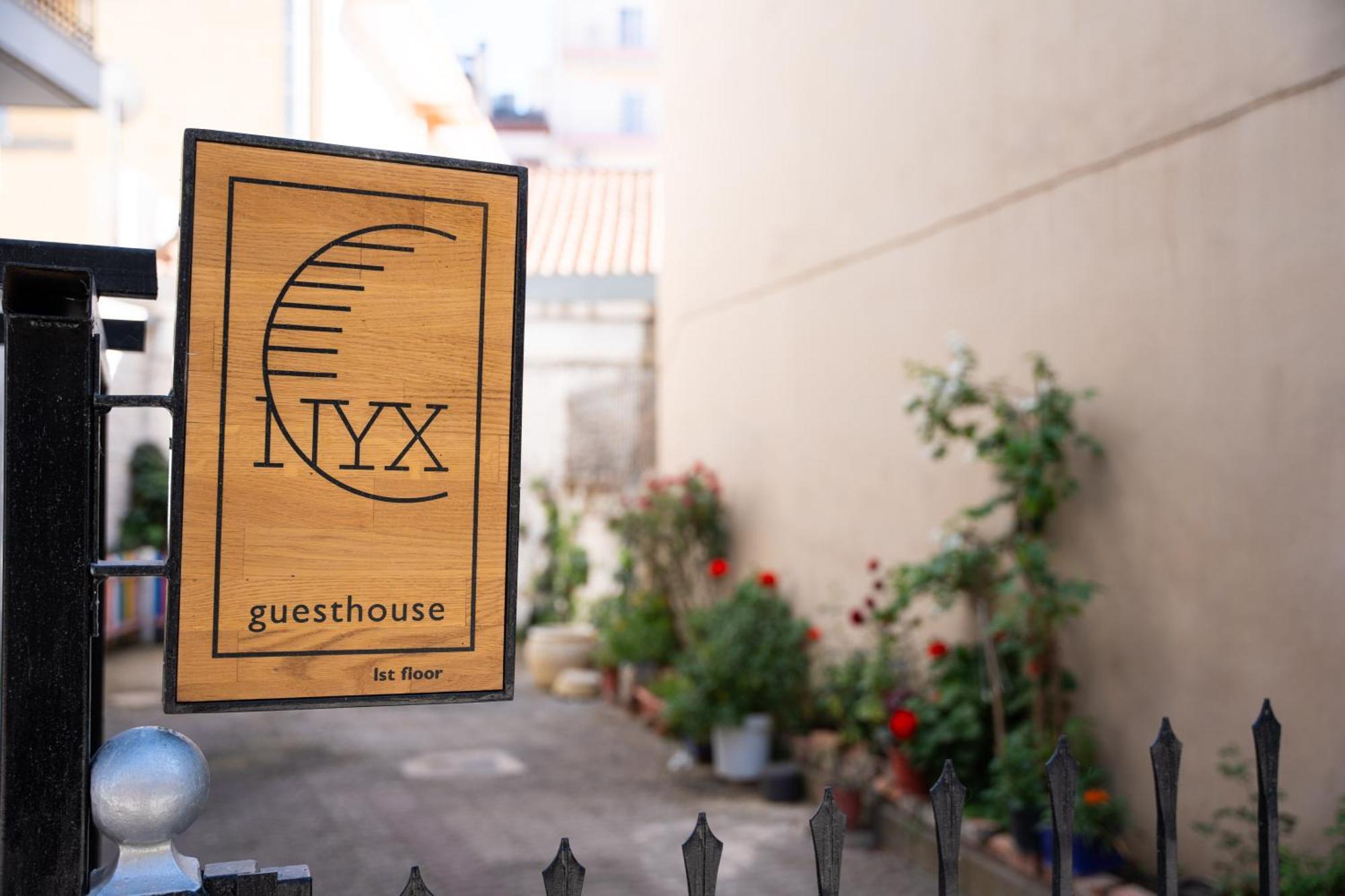 Nyx Guesthouse Триполис Экстерьер фото