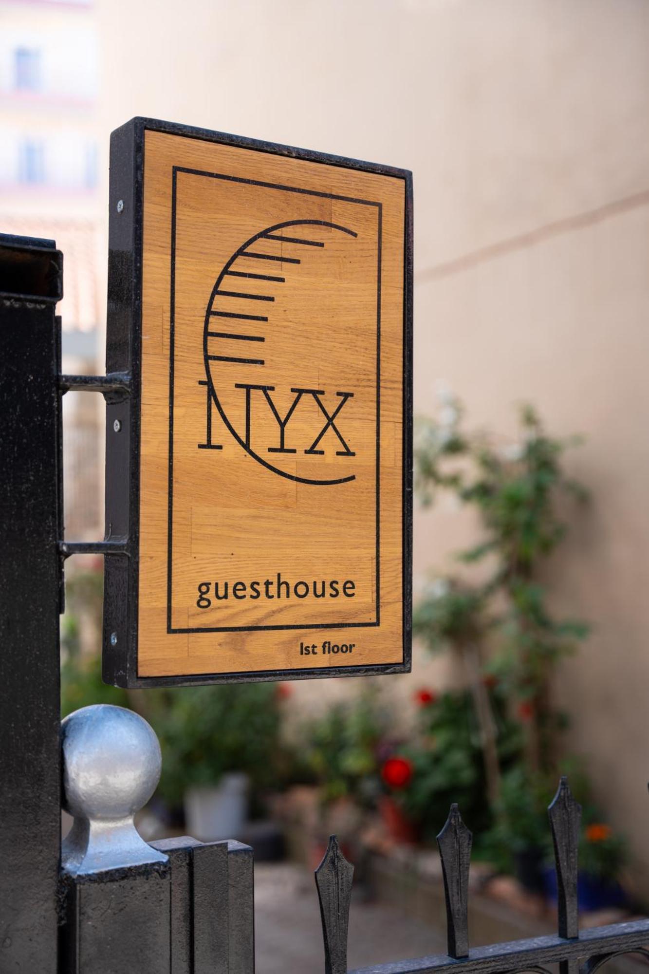 Nyx Guesthouse Триполис Экстерьер фото